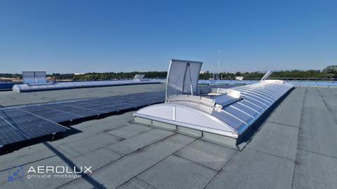 Désenfumage naturel à Corbas et Bron : la sécurité intégrée à la lumière continue