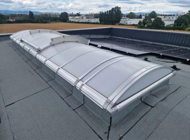 Voûte cintrée polycarbonate triple vitrage AEROLUX à Lyon